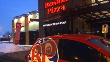 La succursale du Boston Pizza de Mascouche annonce devant son établissement la soirée au profit de la Fondation des maladies du cœur et de l’AVC le 22 février dernier.