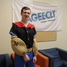 Justin Vézina, responsable de la vie étudiante à l’asso, déguisé en Popeye.